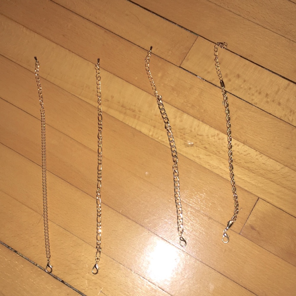 Set of 4 gold chain braclets